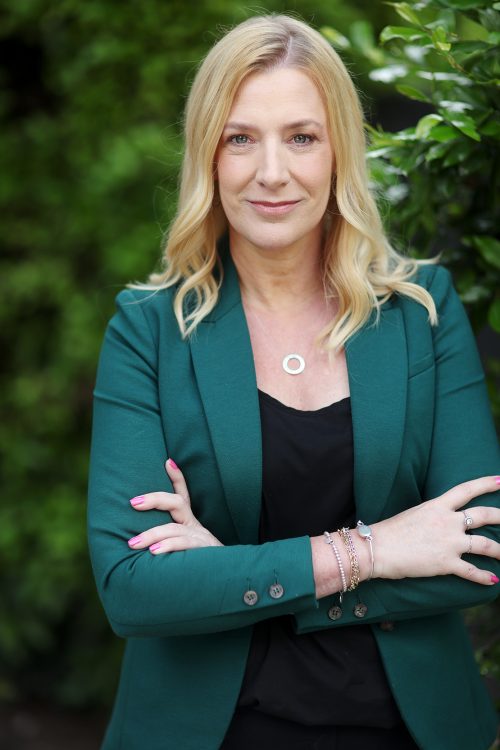 Julie Esler Headshot